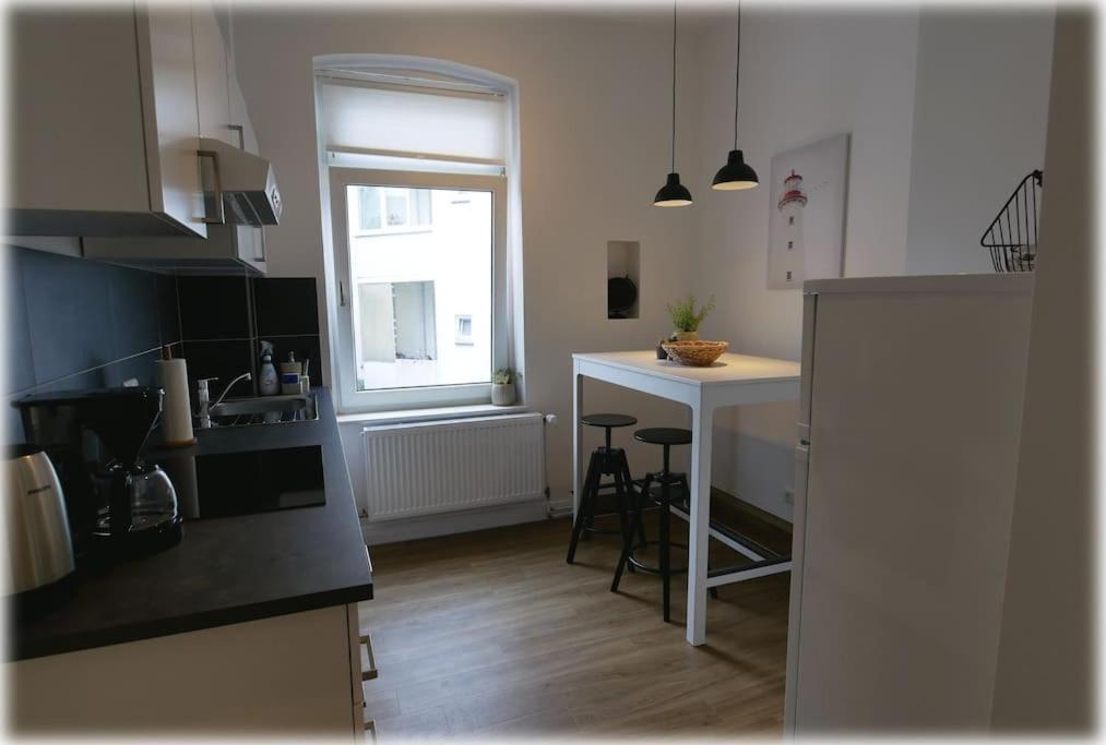 Gemuetlich - 2 Zimmer-Altbau, 24H Check-In คีล ภายนอก รูปภาพ